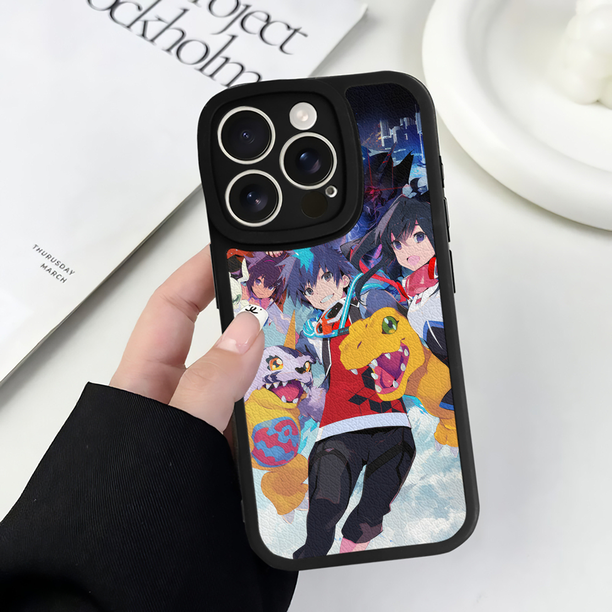 （画像用） Digimon デジタルモンスター/デジモン 【iPhone 16シリーズ対応】シリコンスマホケース（レザー調） 材質：シリコン